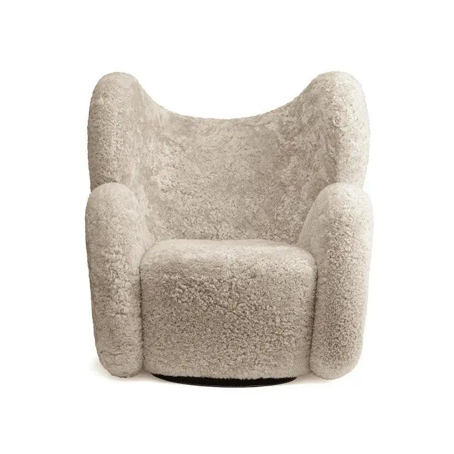 Fotel obrotowy futrzany BIG BIG kremowy NORR11 Eye on Design