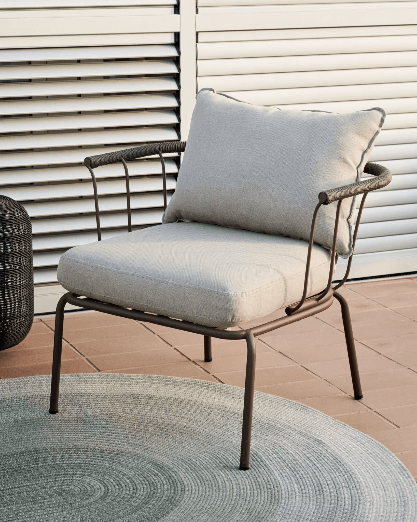 Fotel ogrodowy BRAMANT fioletowy La Forma Eye on Design