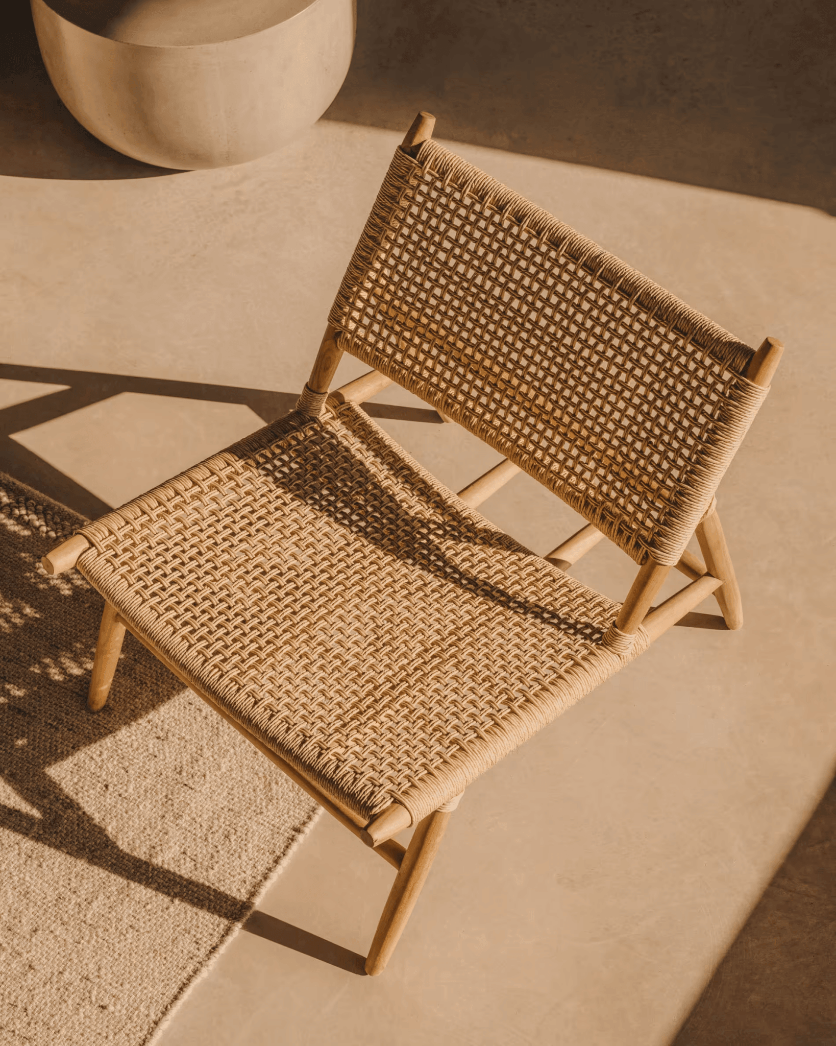 Fotel ogrodowy CODOLAR lite drewno tekowe La Forma Eye on Design