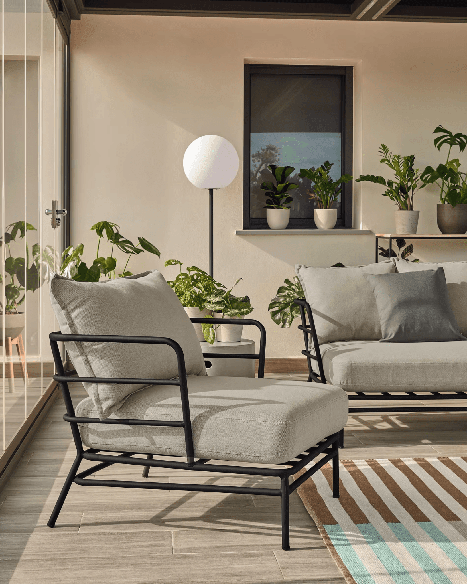 Fotel ogrodowy MARELUZ czarny La Forma Eye on Design