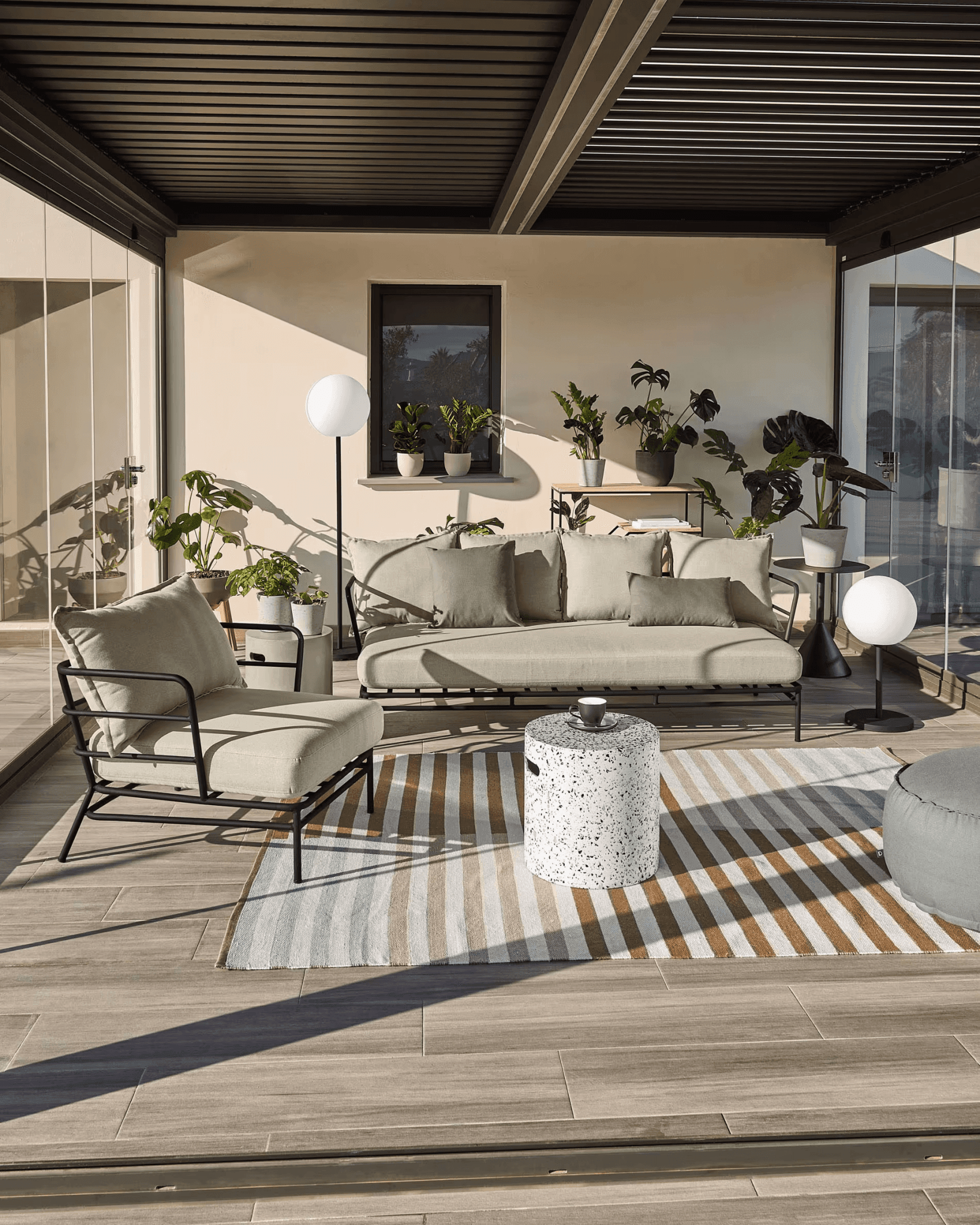 Fotel ogrodowy MARELUZ czarny La Forma Eye on Design