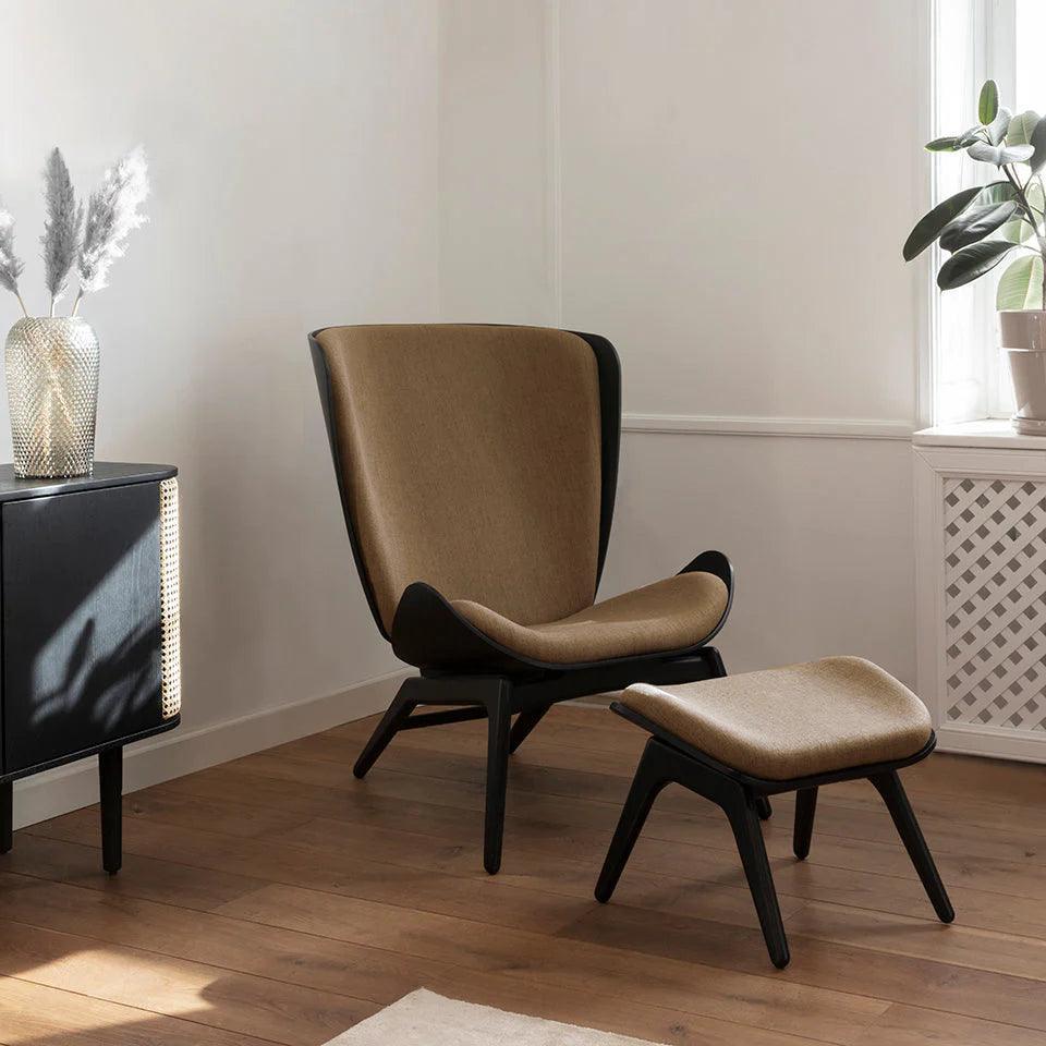 Fotel READER karmelowy z czarną podstawą UMAGE Eye on Design