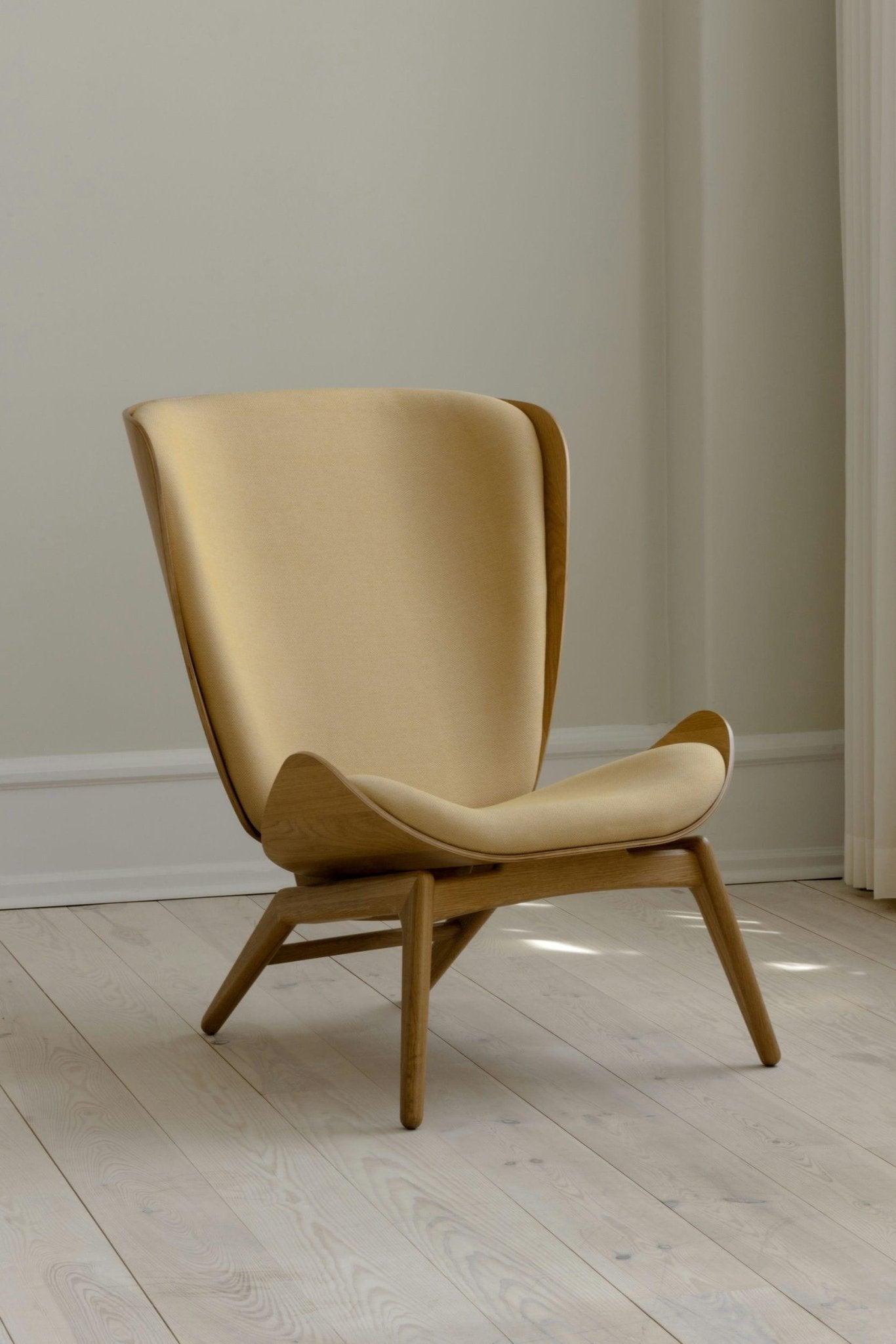 Fotel READER żółty z dębową podstawą UMAGE Eye on Design