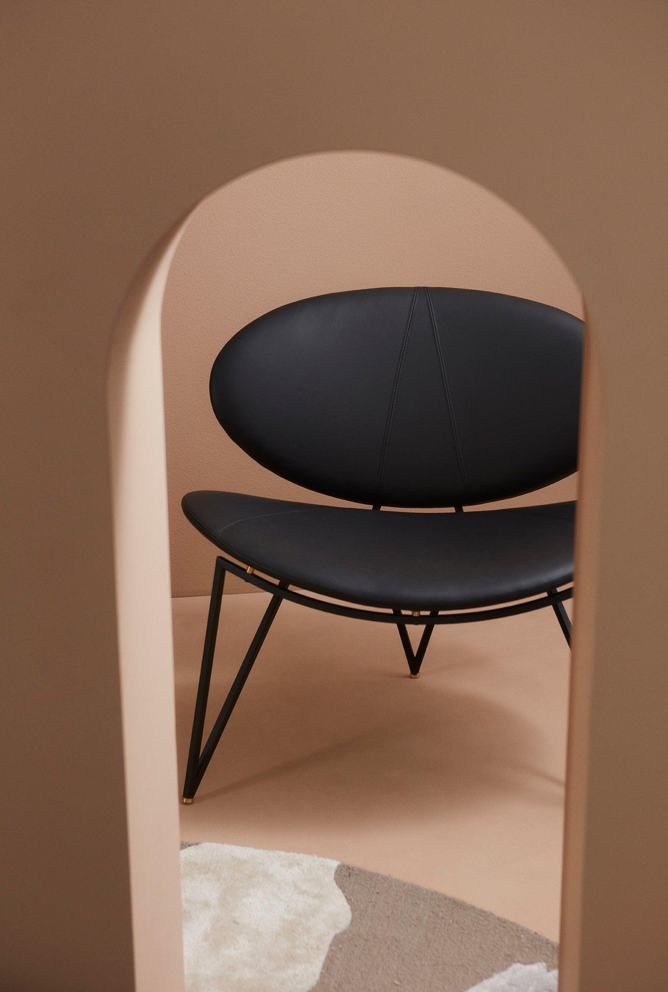 Fotel SEMPER czarny AYTM Eye on Design