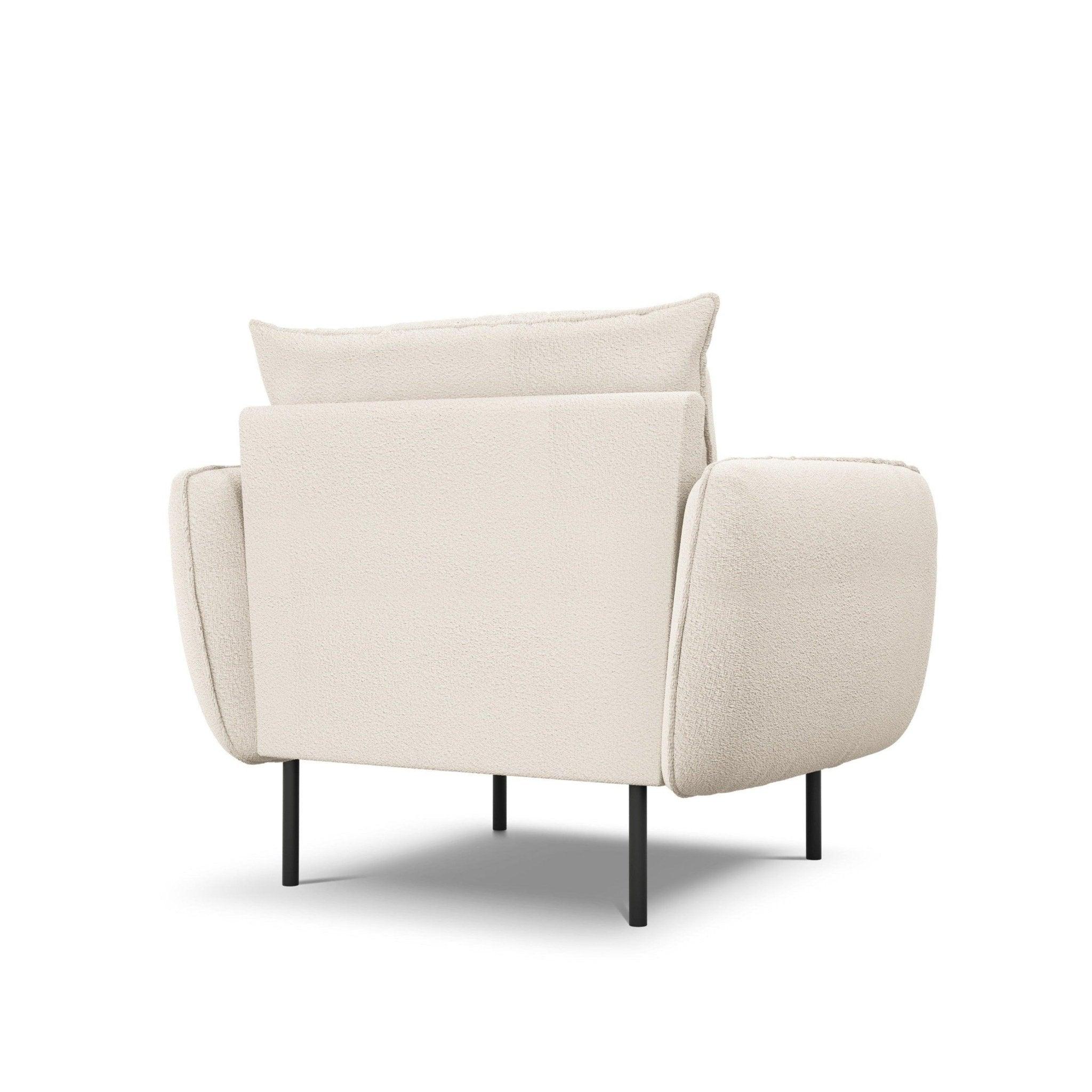 Fotel w tkaninie boucle VIENNA beżowy z czarną podstawą Cosmopolitan Design Eye on Design