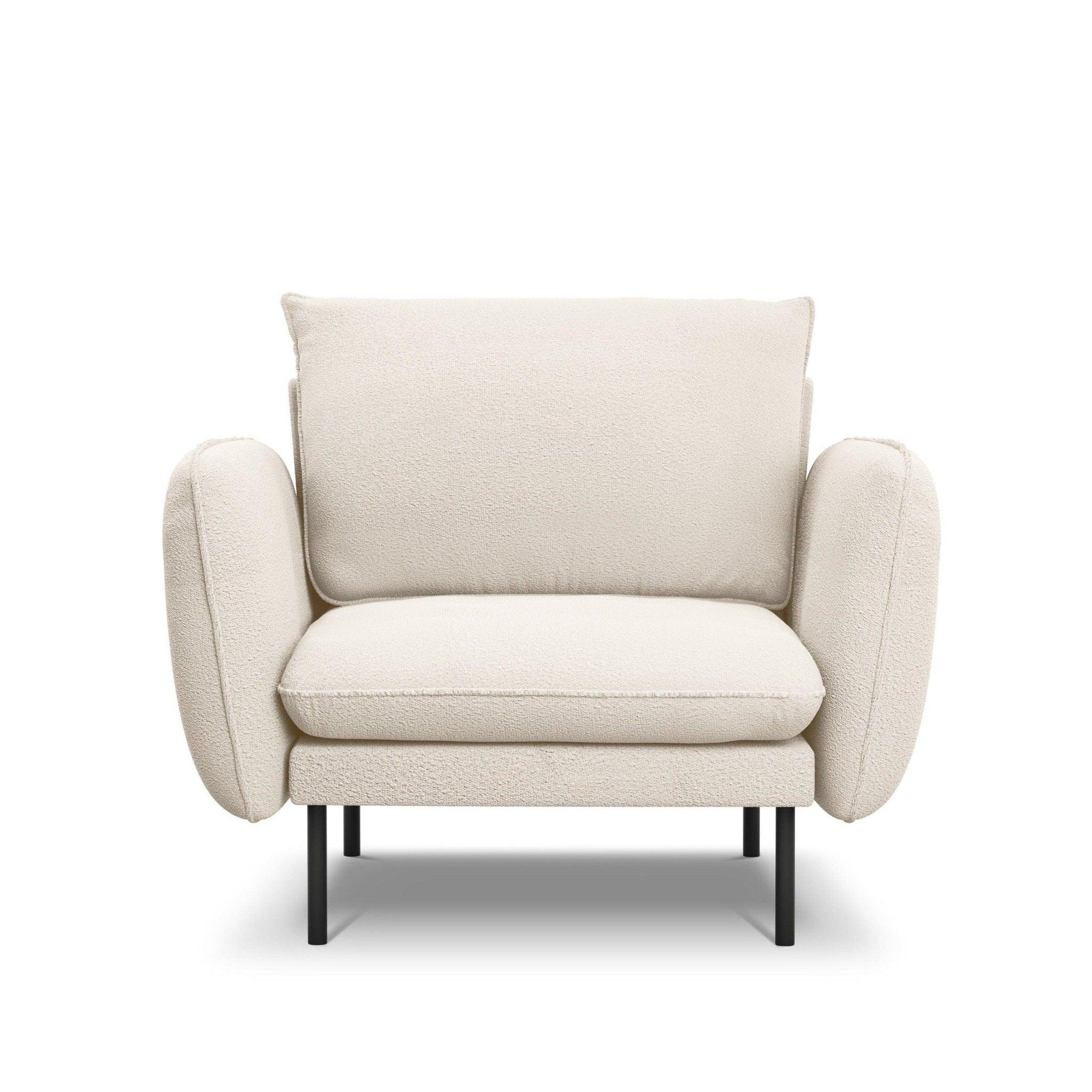 Fotel w tkaninie boucle VIENNA beżowy z czarną podstawą Cosmopolitan Design Eye on Design
