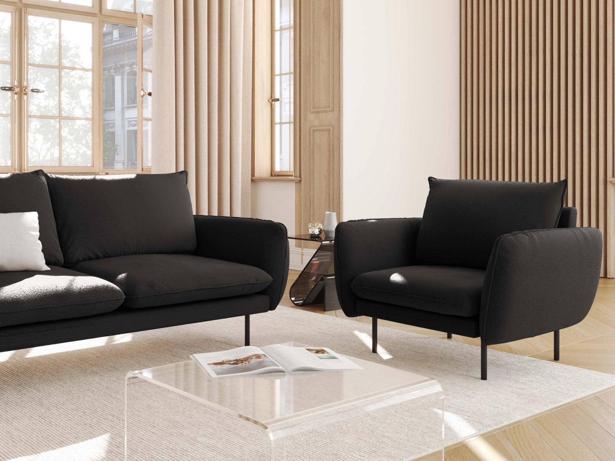 Fotel w tkaninie boucle VIENNA czarny z czarną podstawą Cosmopolitan Design Eye on Design