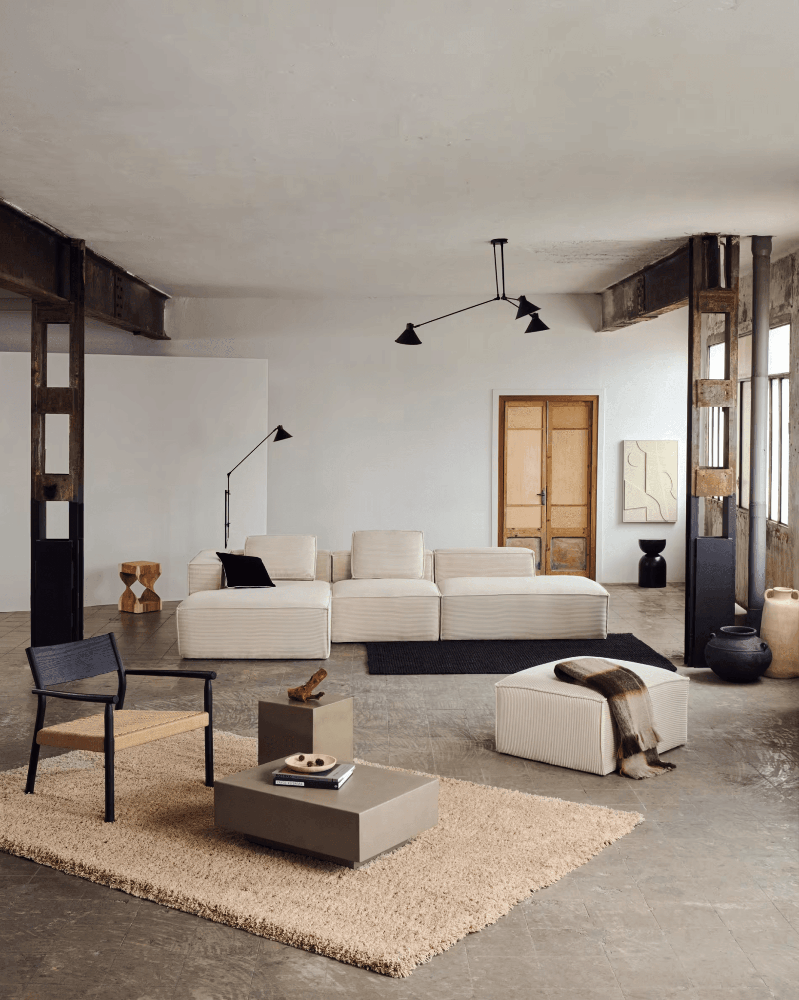 Fotel YALIA czarne drewno dębowe La Forma Eye on Design