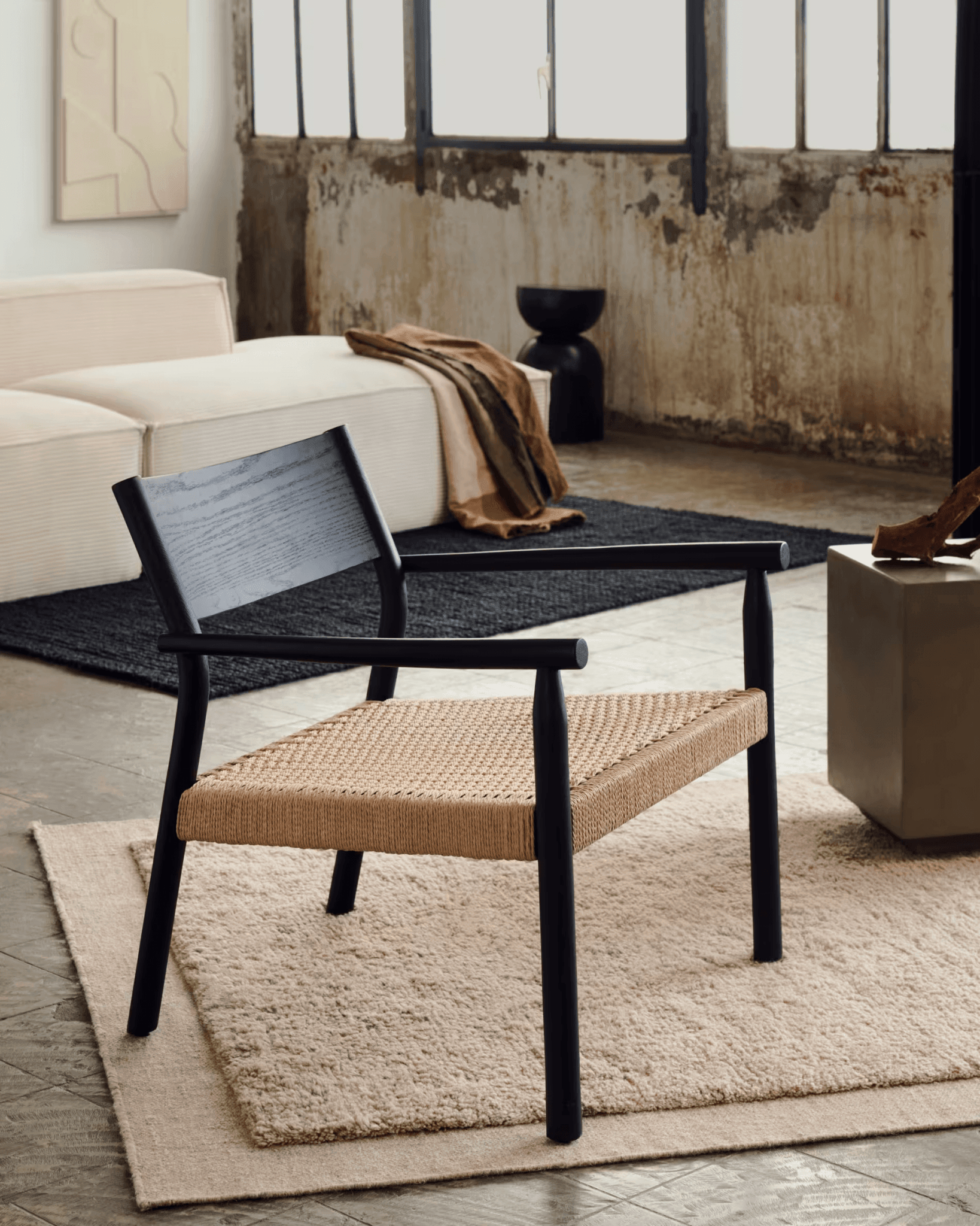 Fotel YALIA czarne drewno dębowe La Forma Eye on Design