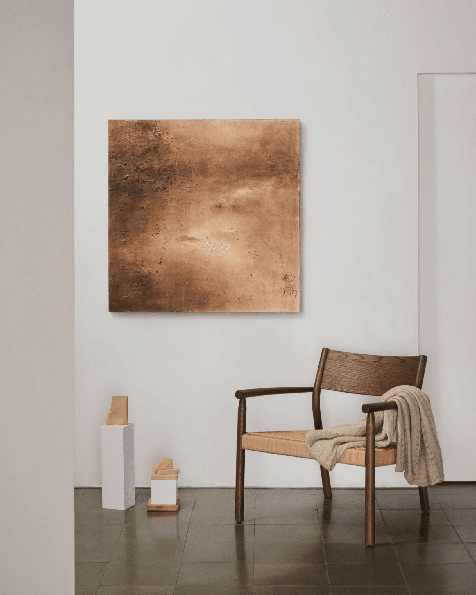 Fotel YALIA orzechowe drewno dębowe La Forma Eye on Design