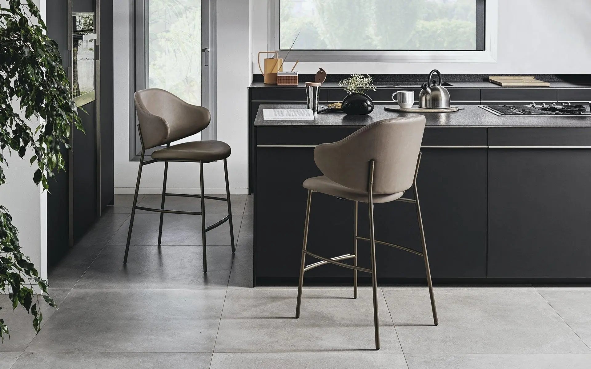 Hoker HOLLY ciemnobeżowa ekoskóra Calligaris Eye on Design