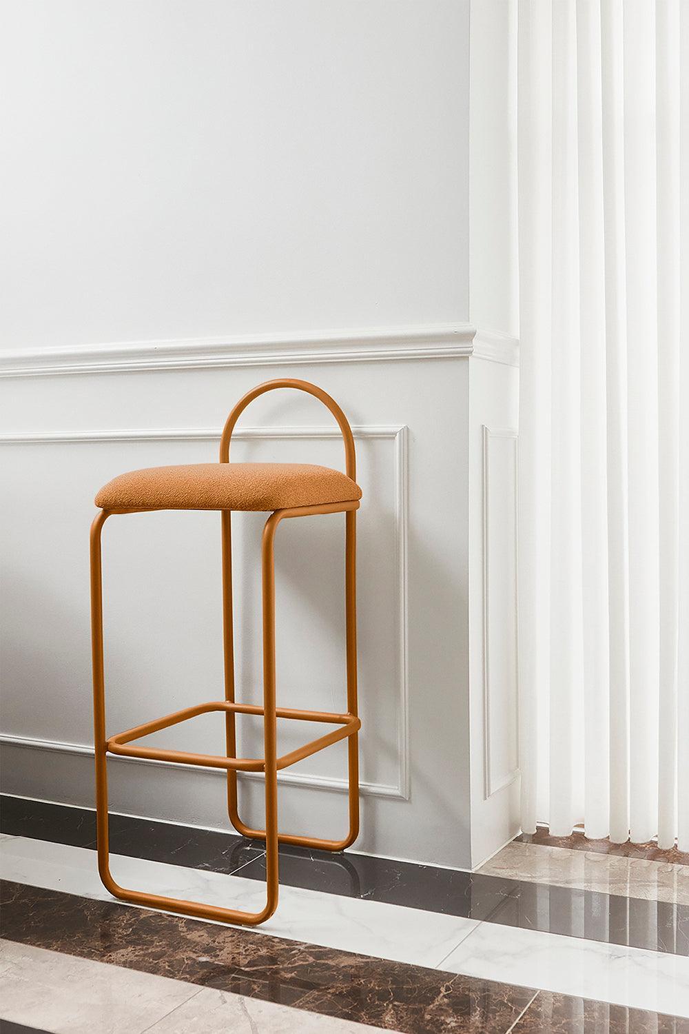 Hoker z tkaniną boucle ANGUI bursztynowy AYTM Eye on Design