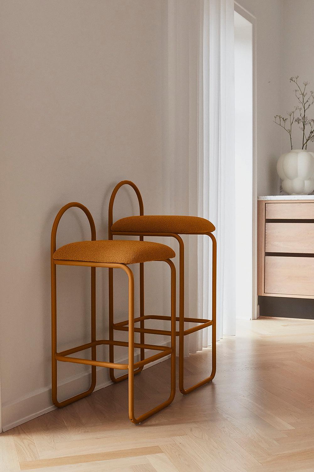 Hoker z tkaniną boucle ANGUI bursztynowy AYTM Eye on Design