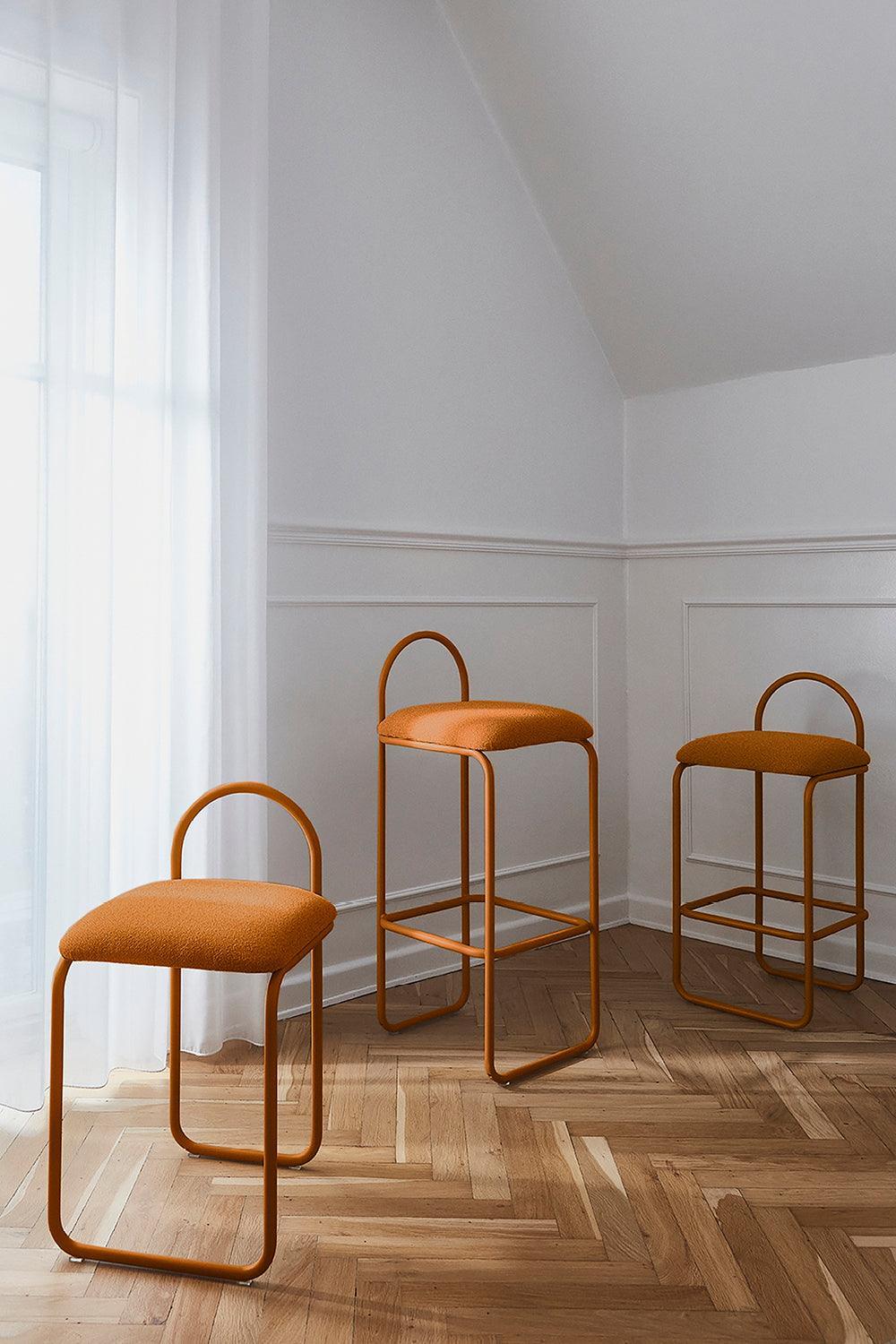 Hoker z tkaniną boucle ANGUI bursztynowy AYTM Eye on Design
