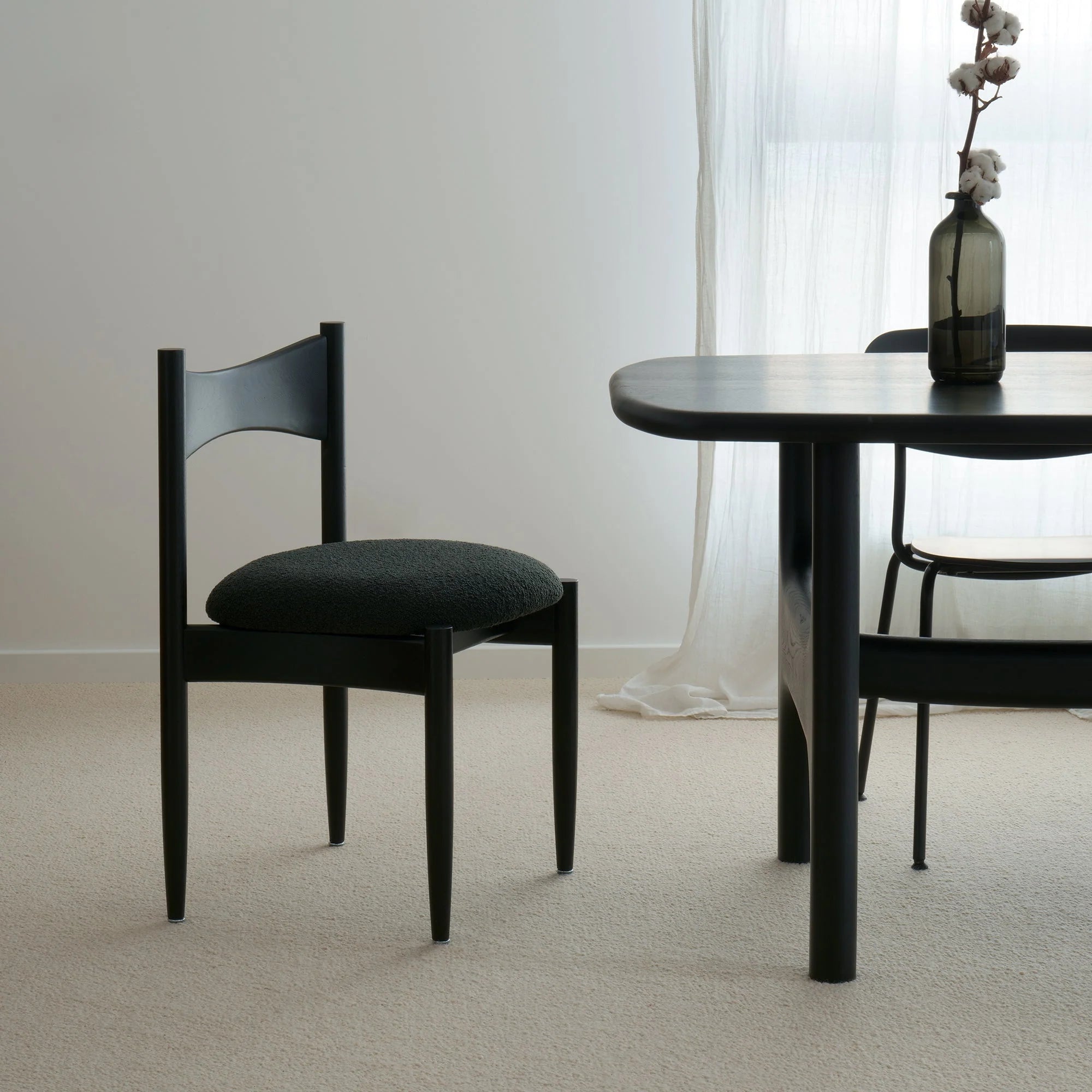 Stuhl KEMI beige mit dunklem Eichenholz