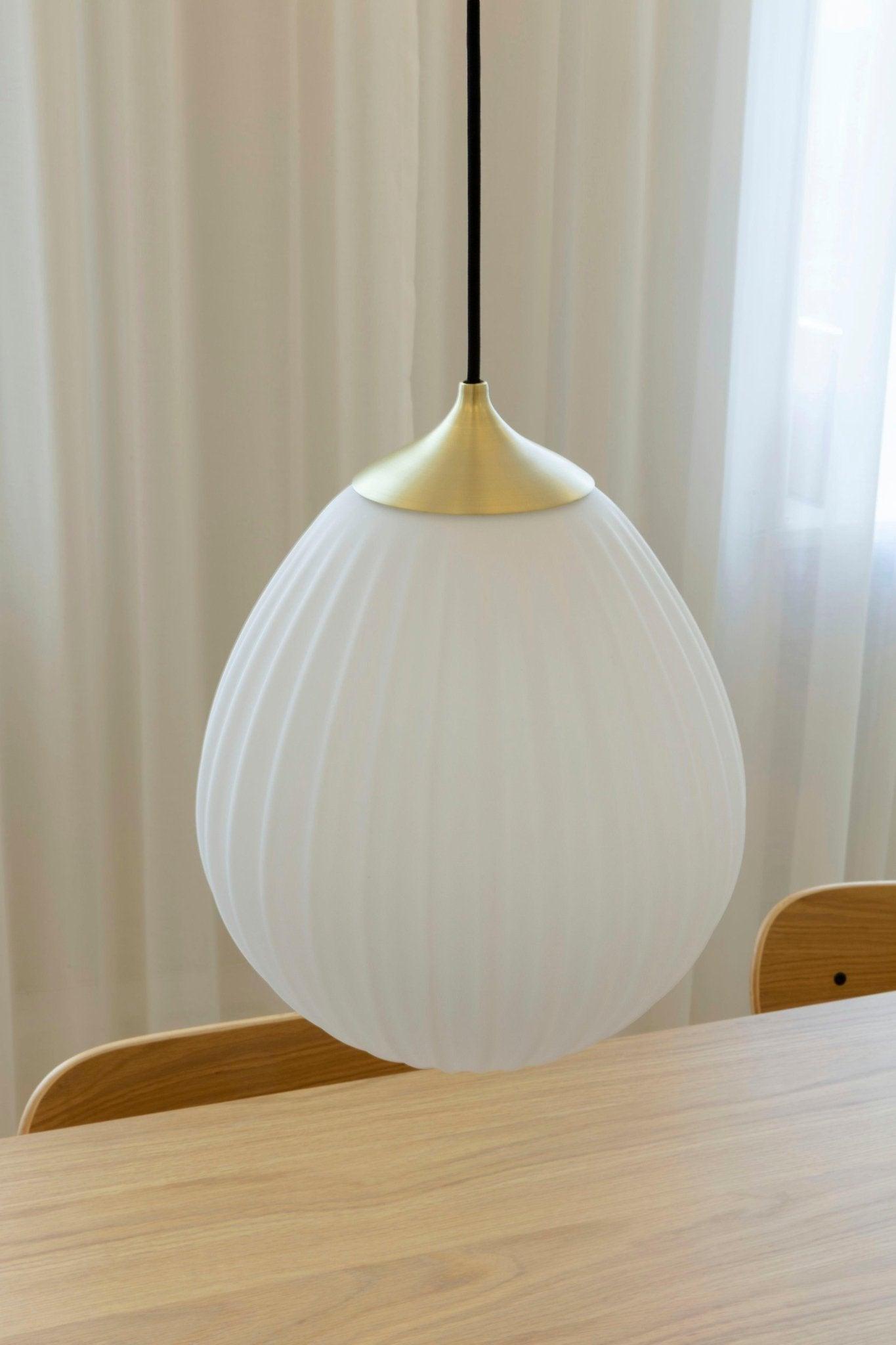Klosz AROUND THE WORLD mleczny ze złotym UMAGE Eye on Design