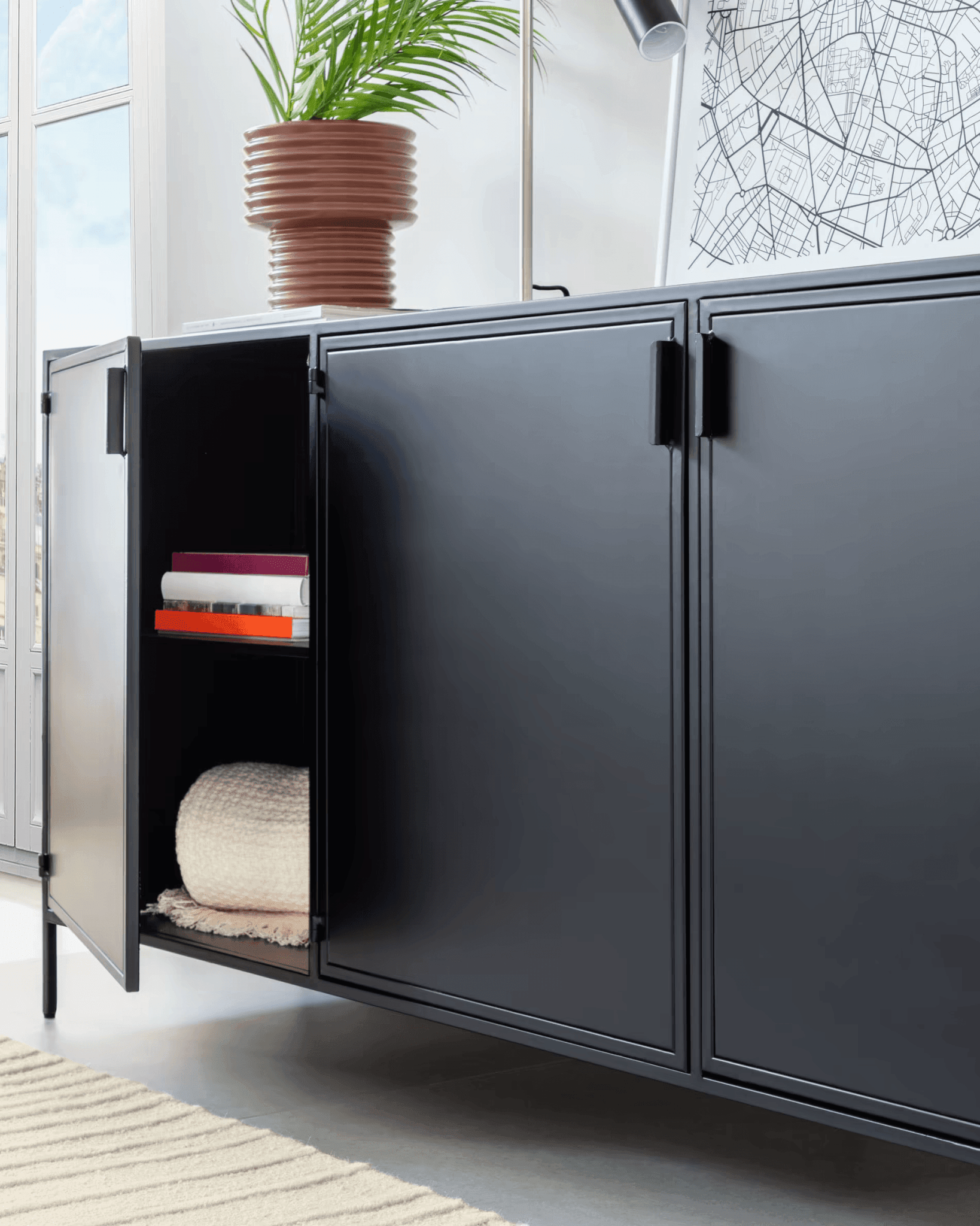 Komoda SHANTAY czarny La Forma Eye on Design