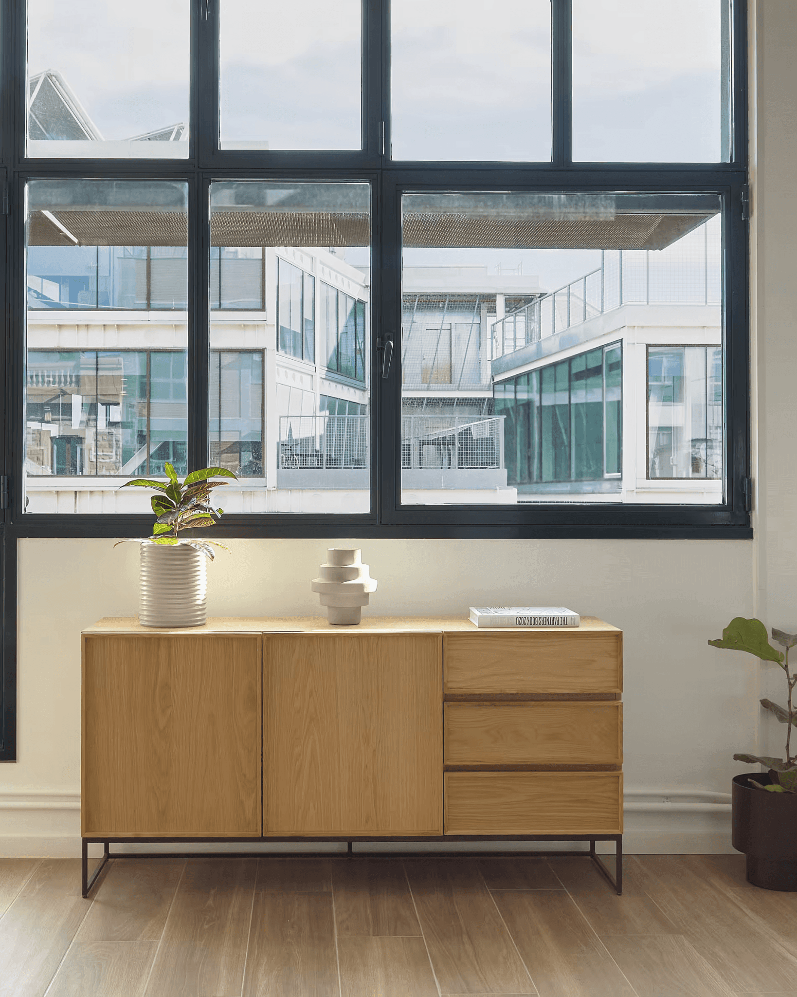 Komoda TAIANA fornir dębowy La Forma Eye on Design