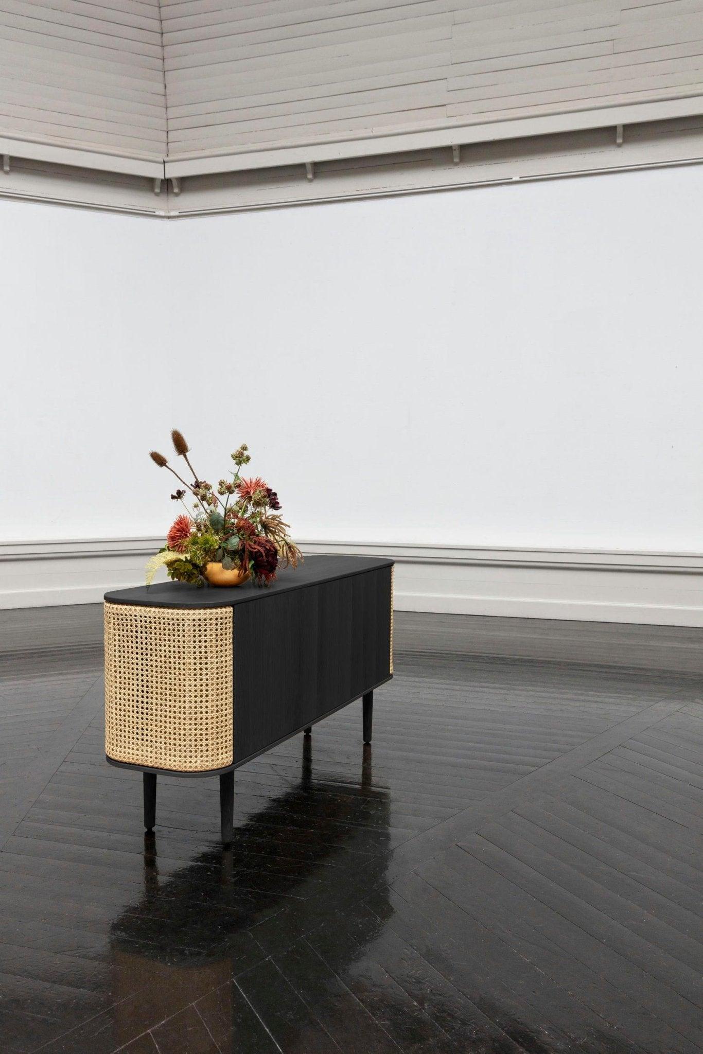 Komoda TREASURES rattan z czarnym dębem UMAGE Eye on Design