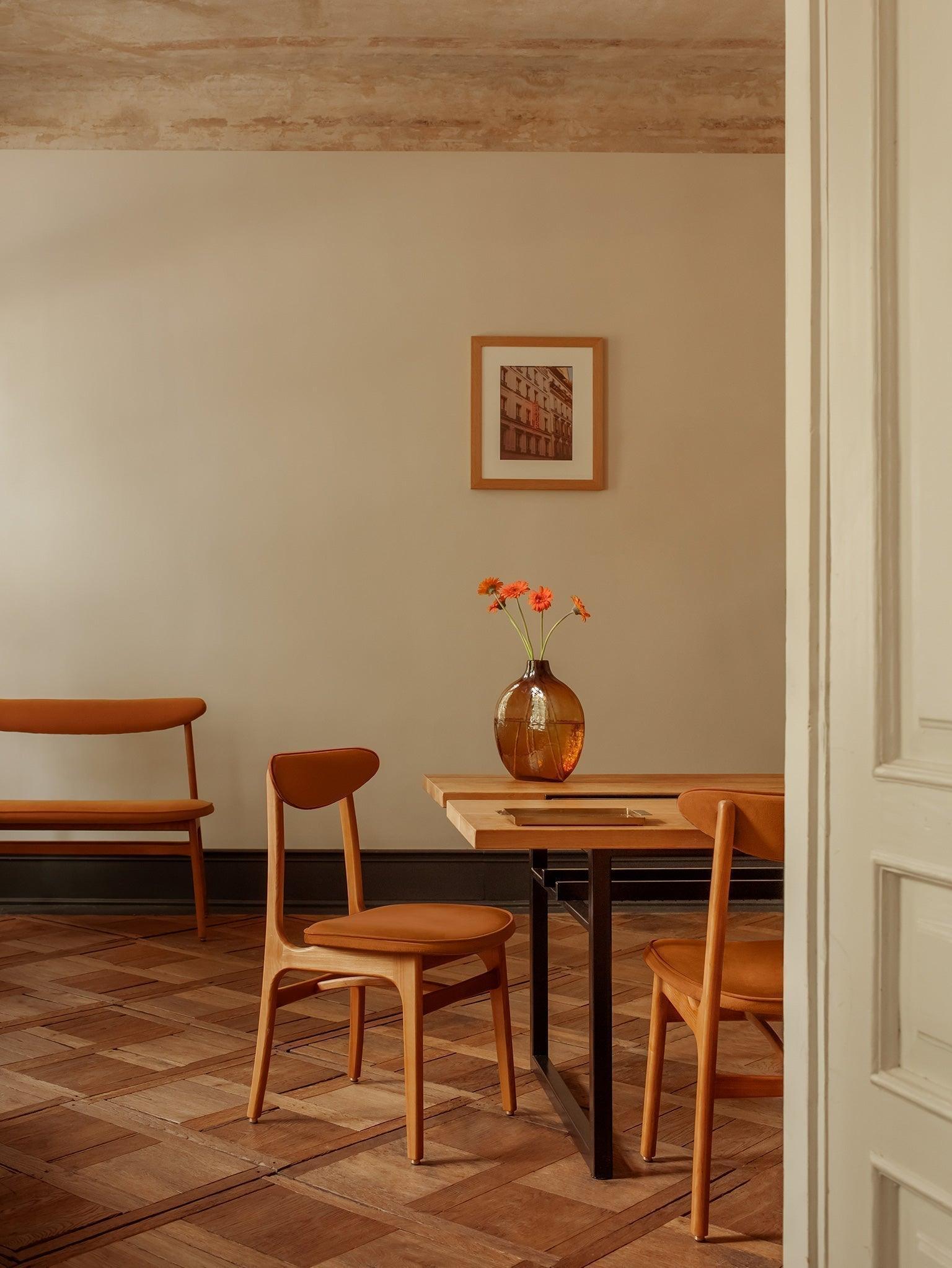 Krzesło 200-190 beżowy w tkaninie Shine Velvet Taupe 366 concept Eye on Design