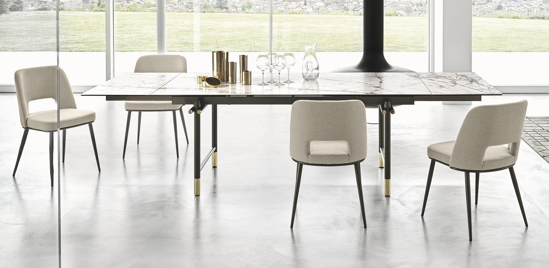 Krzesło aksamitne FOYER kremowy z drewnianą podstawą Calligaris Eye on Design