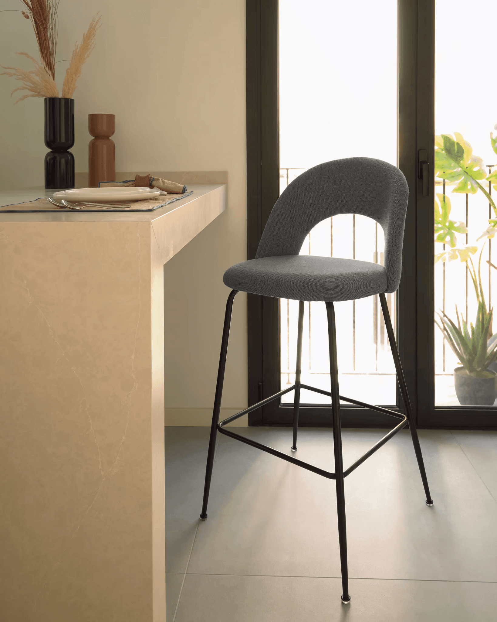 Krzesło barowe MAHALIA ciemnoszary La Forma Eye on Design