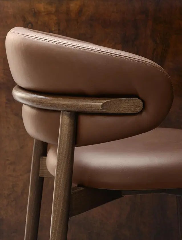 Krzesło barowe OLEANDRO koniakowa ekoskóra z drewnianą podstawą Calligaris Eye on Design