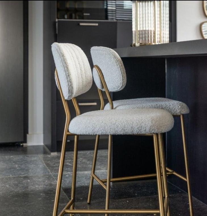 Krzesło barowe XENIA biały bouclé Richmond Interiors Eye on Design