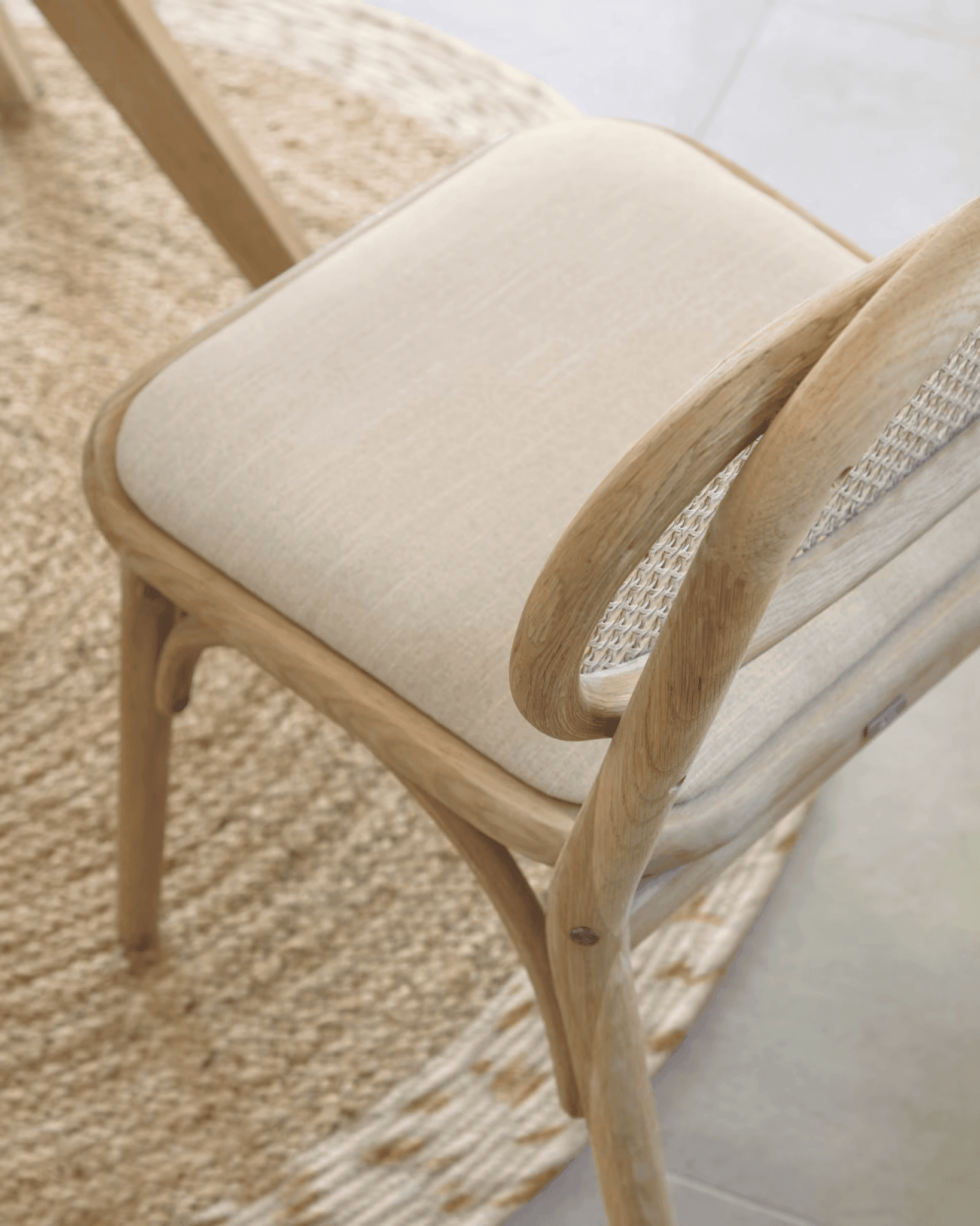Krzesło DORIANE lite drewno dębowe La Forma Eye on Design