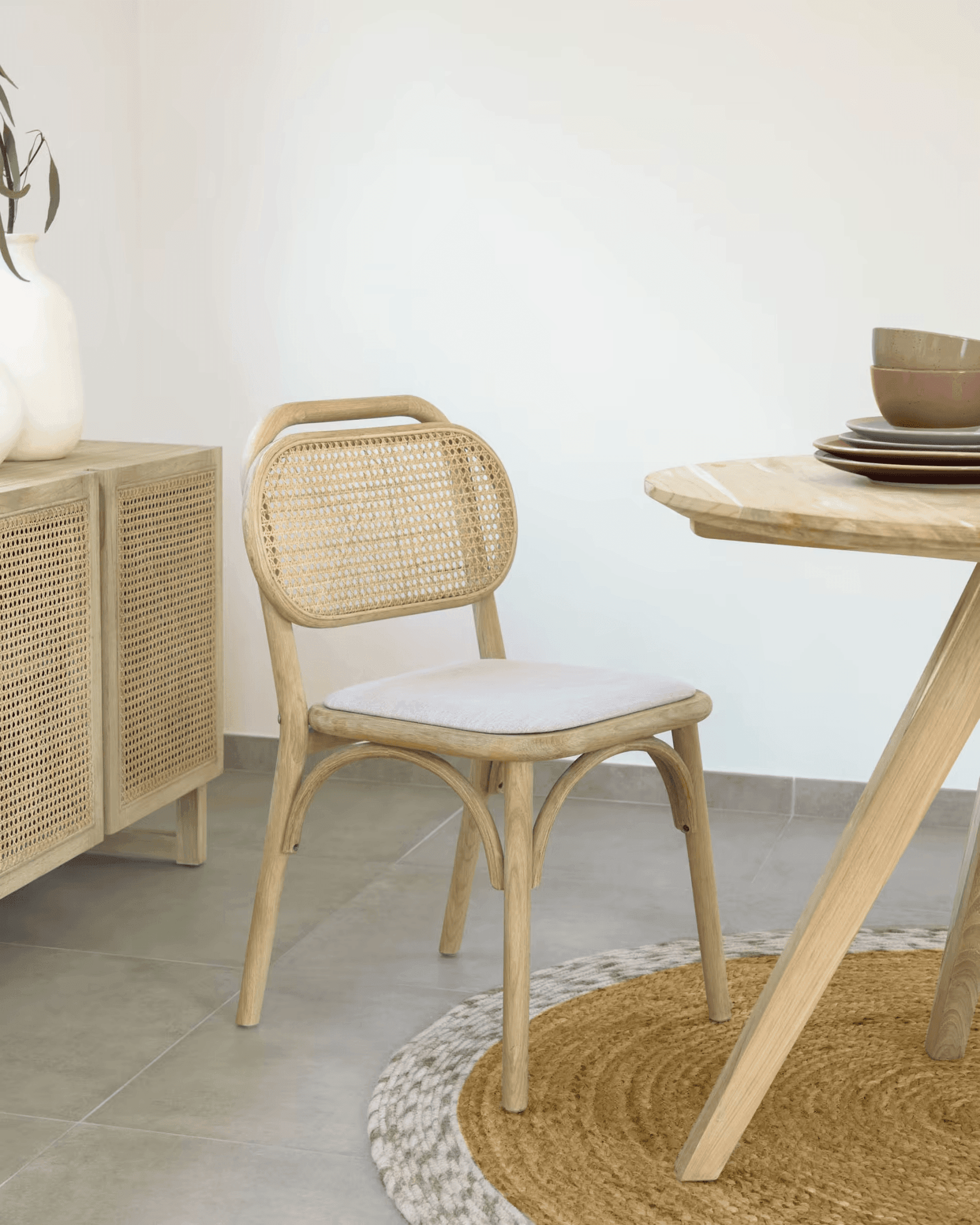 Krzesło DORIANE lite drewno dębowe La Forma Eye on Design