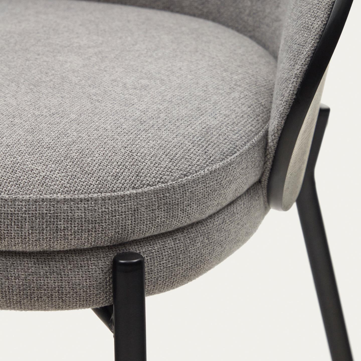 Krzesło EAMY jasnoszary z czarnym wykończeniem La Forma Eye on Design