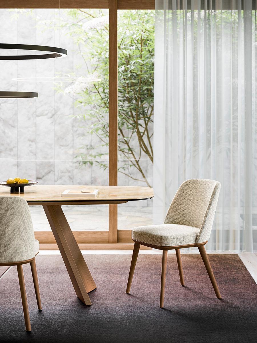 Krzesło FOYER boucle beżowy z drewnianą podstawą Calligaris Eye on Design