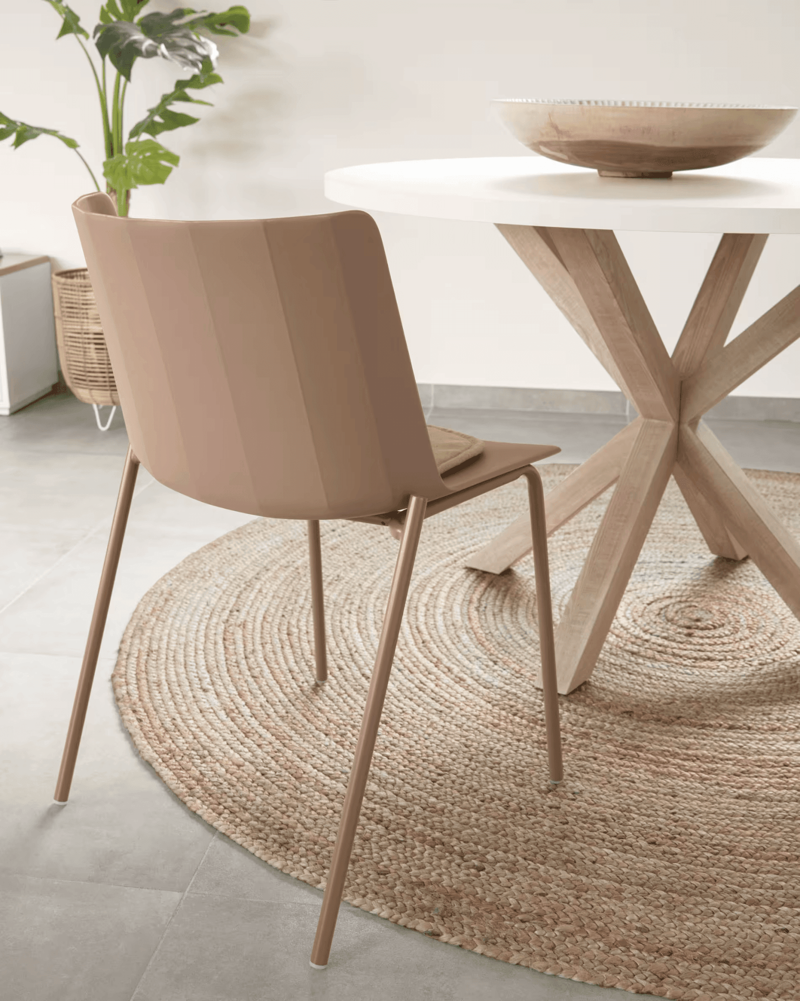 Krzesło HANNIA brązowy La Forma Eye on Design