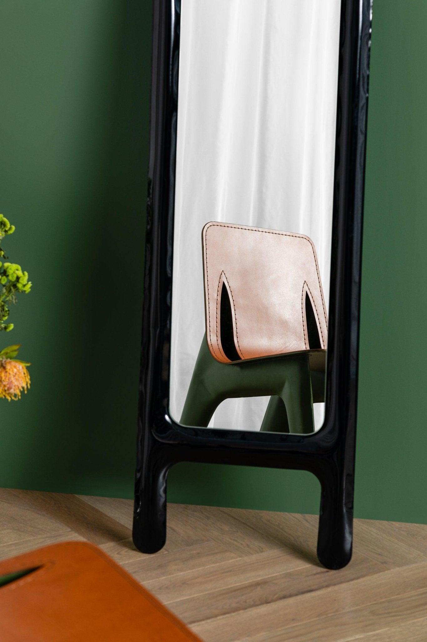 Krzesło J-CHAIR oliwkowy mat z koniakowym wykończeniem Zieta Studio Eye on Design