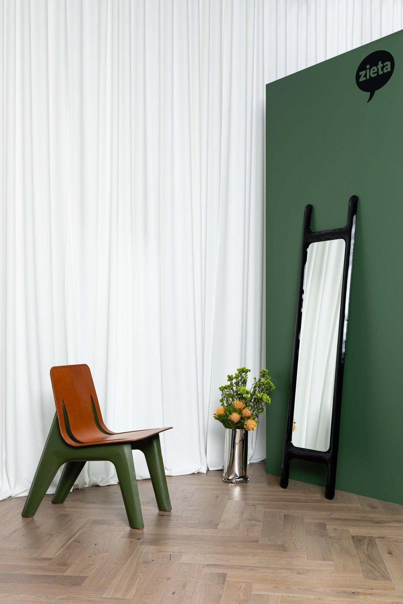 Krzesło J-CHAIR oliwkowy mat z koniakowym wykończeniem Zieta Studio Eye on Design