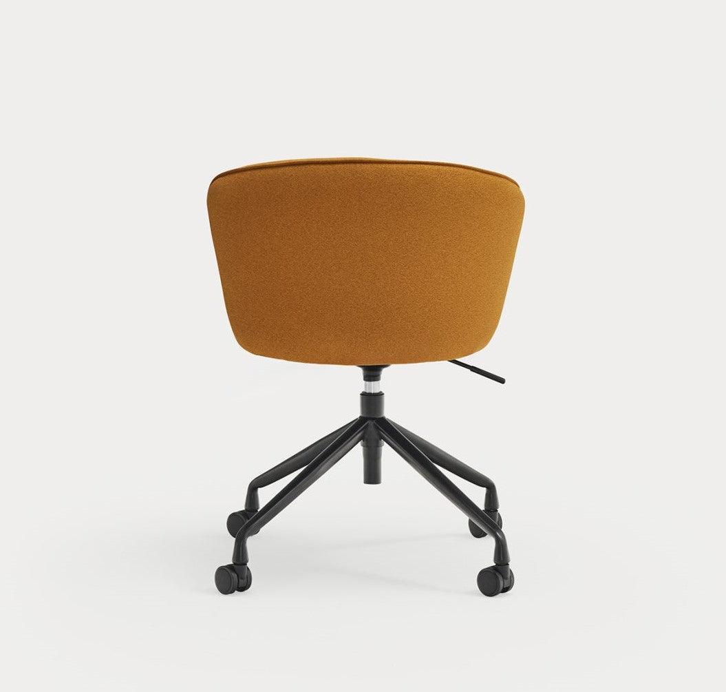 Krzesło na kółkach ADD musztardowy Teulat Eye on Design