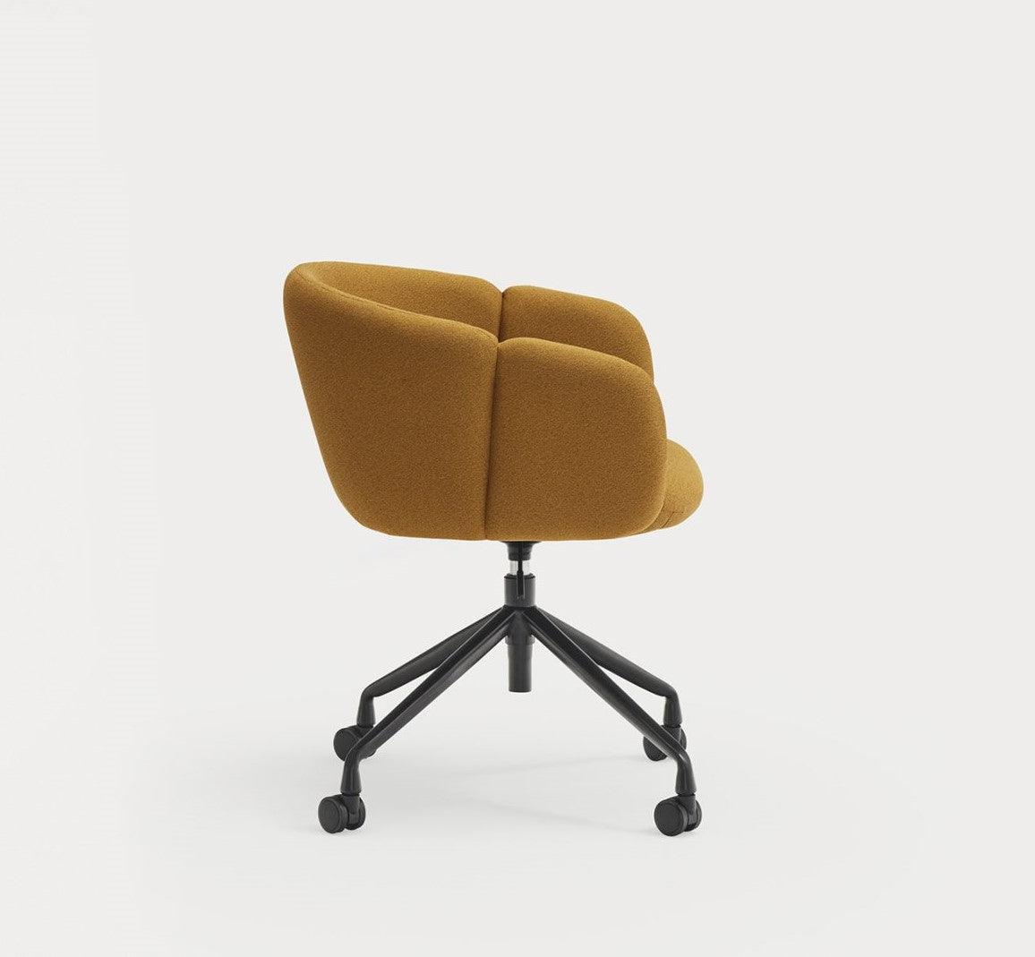 Krzesło na kółkach z podłokietnikami ADD musztardowy Teulat Eye on Design