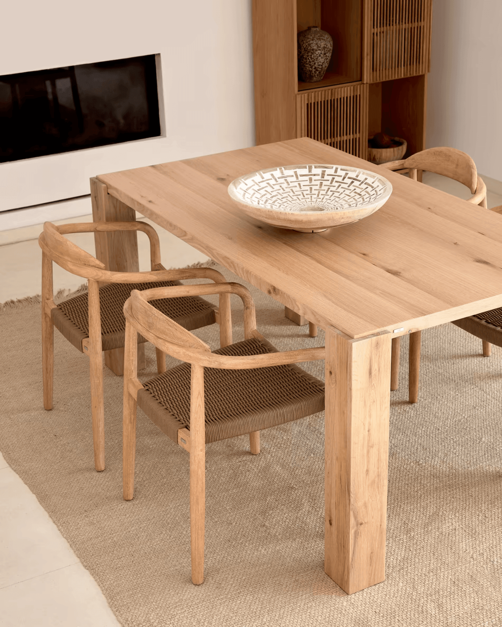 Krzesło NINA lite drewno akacjowe La Forma Eye on Design