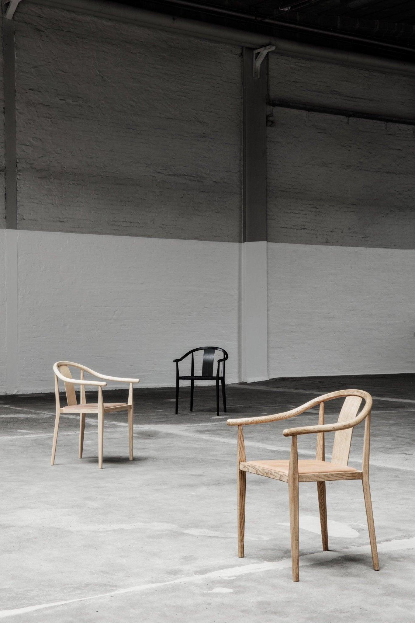 Krzesło SHANGHAI czarny z ekoskórą NORR11 Eye on Design