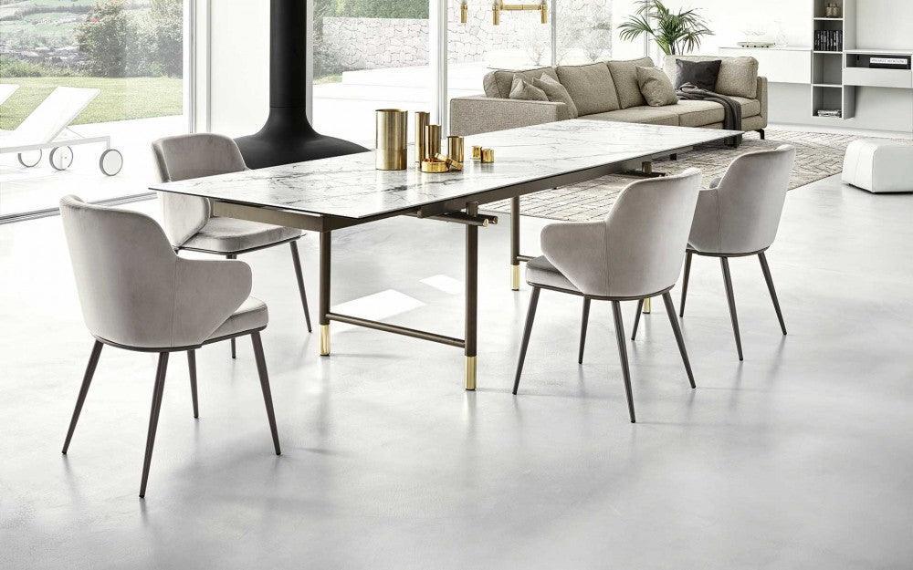 Krzesło z podłokietnikami FOYER boucle ceglany z metalową podstawą Calligaris Eye on Design