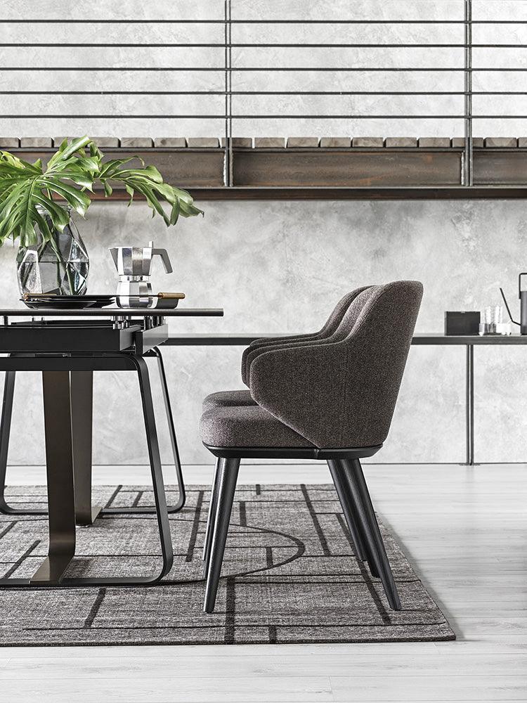 Krzesło z podłokietnikami FOYER skóra kremowy z drewnianą podstawą Calligaris Eye on Design