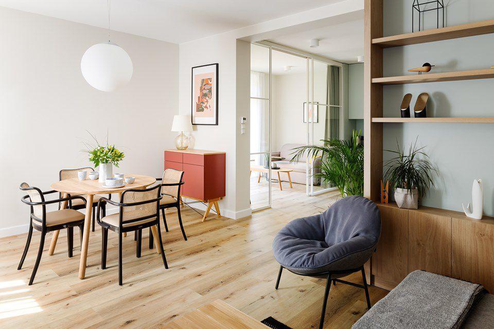 Krzesło z podłokietnikami tapicerowane B-811/1 drewno bukowe Fameg Eye on Design
