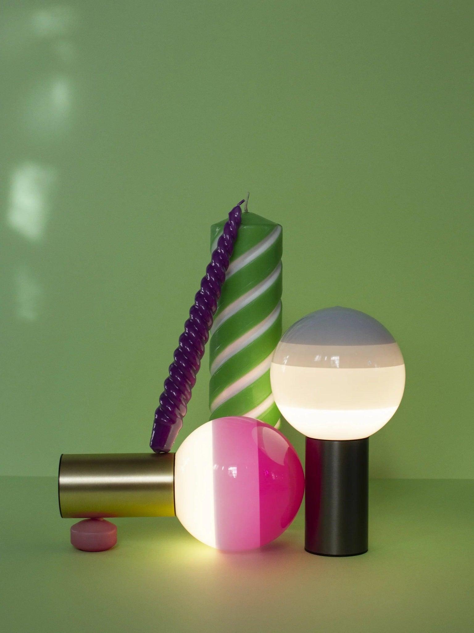 Lampa akumulatora DIPPING różowy Marset Eye on Design
