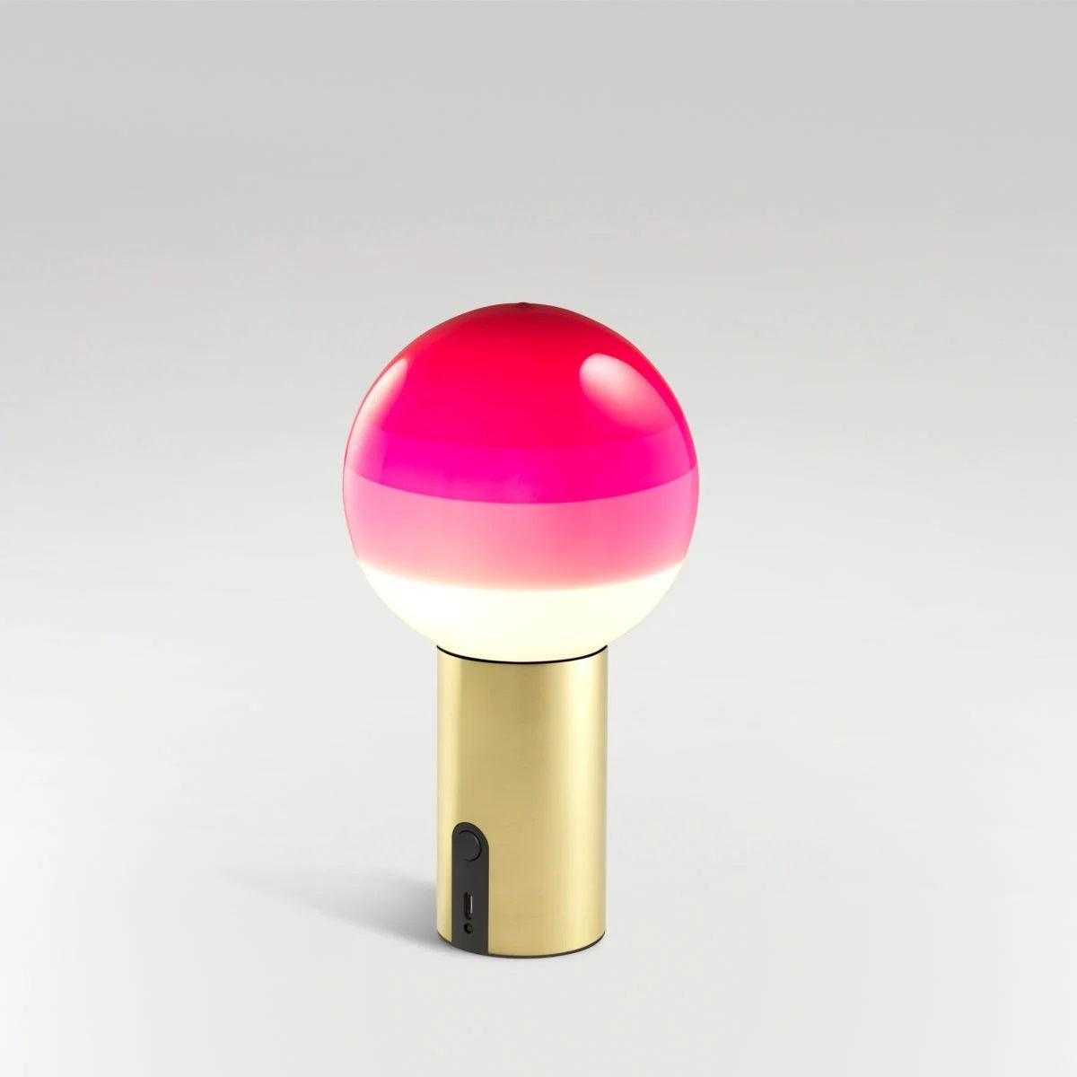 Lampa akumulatora DIPPING różowy Marset Eye on Design