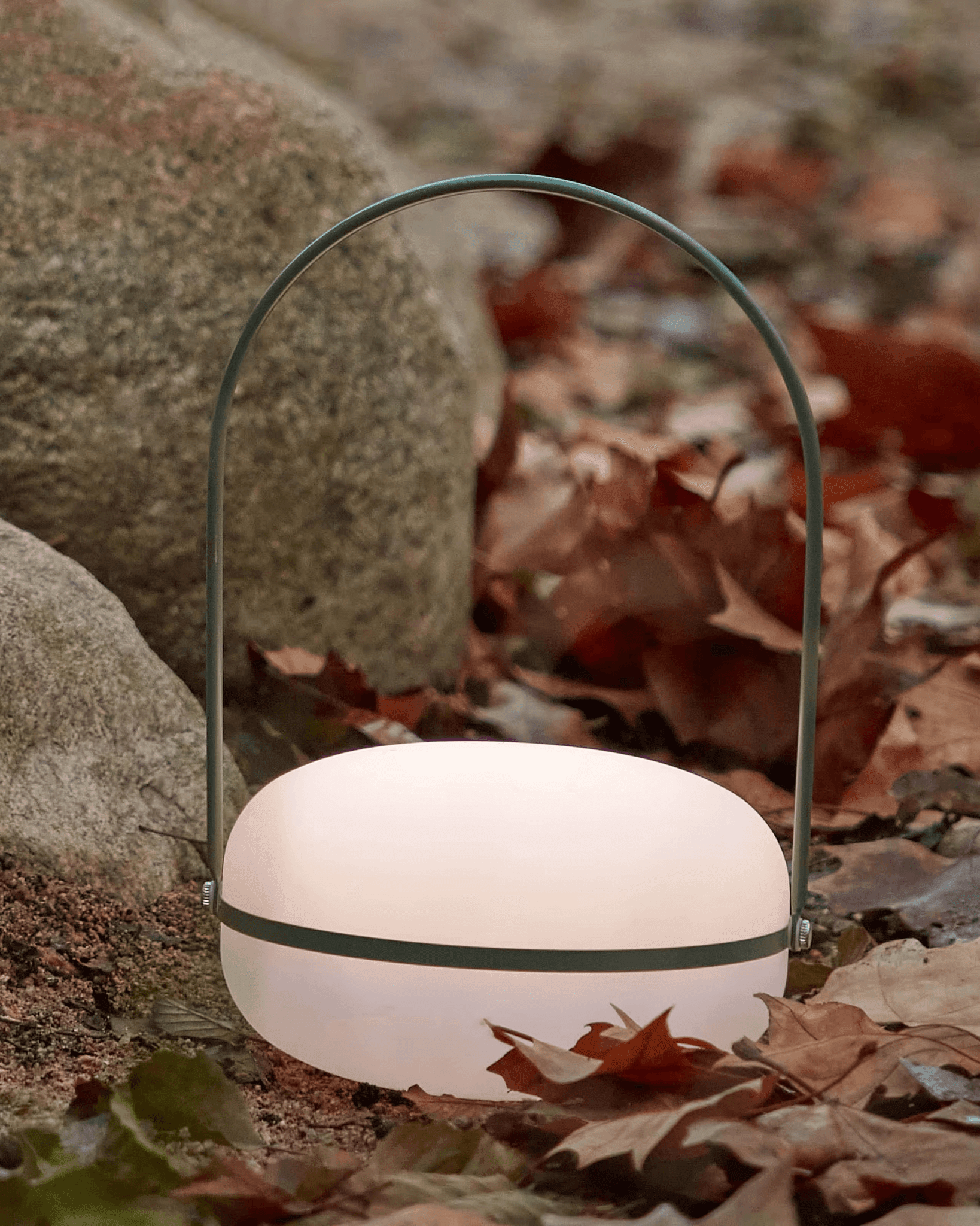 Lampa akumulatorowa TEA zielone wykończenie La Forma Eye on Design