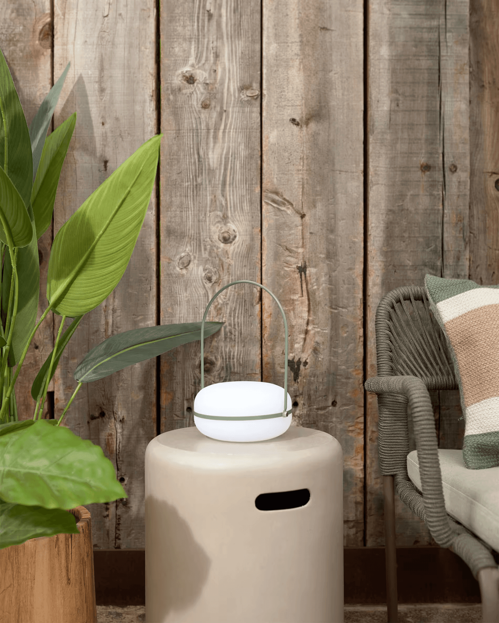Lampa akumulatorowa TEA zielone wykończenie La Forma Eye on Design