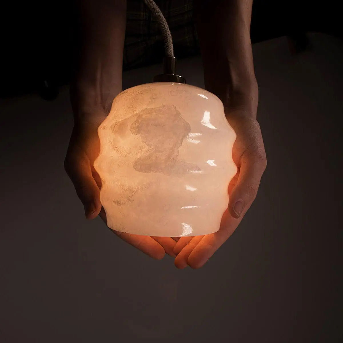 Lampa alabastrowa wisząca KALLIOPE mosiężny – Embassy Interiors