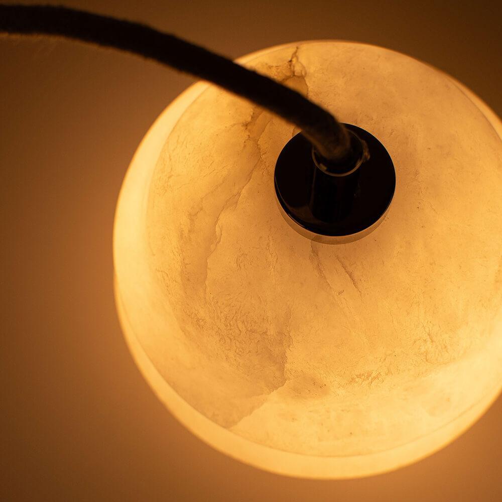 Lampa alabastrowa wisząca KALLIOPE mosiężny Embassy Interiors Eye on Design