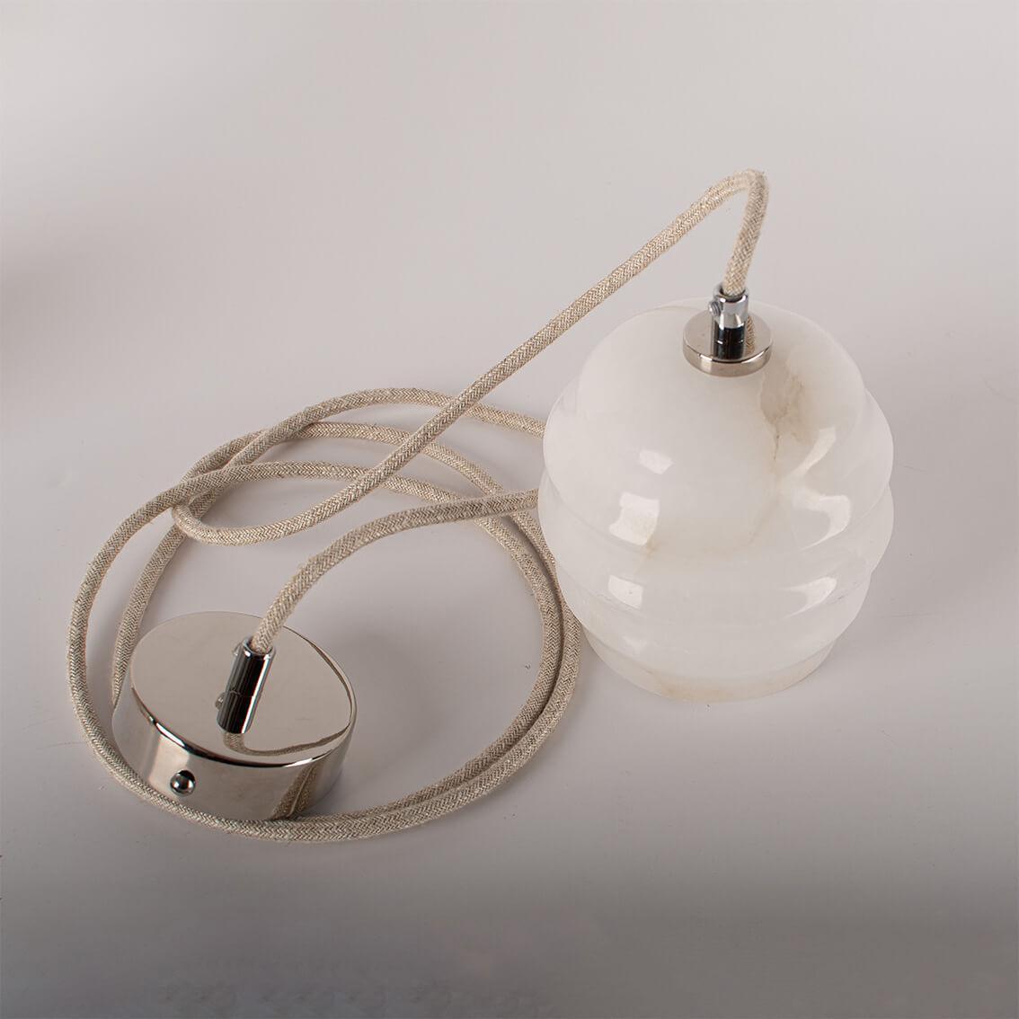 Lampa alabastrowa wisząca KALLIOPE mosiężny Embassy Interiors Eye on Design