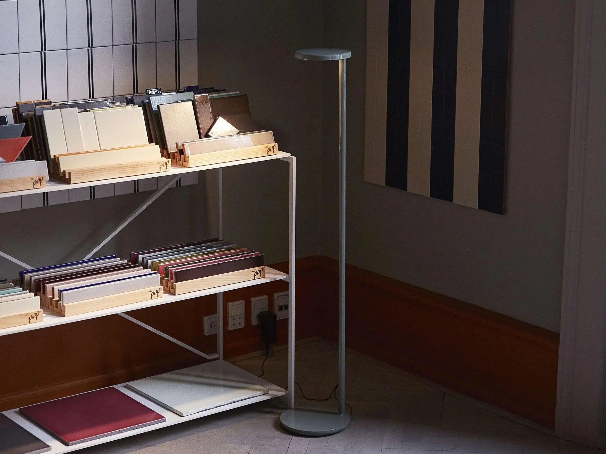 Lampa podłogowa OBLIQUE antracyt matowy – Flos